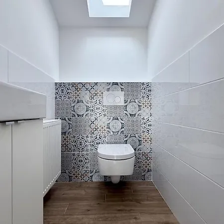 Priestranny S Velkorysym Vyhladom Récse