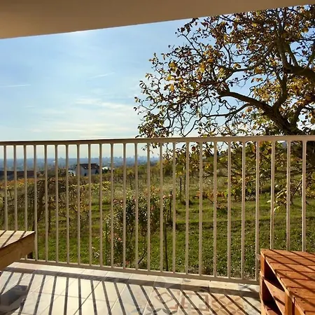 Priestranny S Velkorysym Vyhladom *