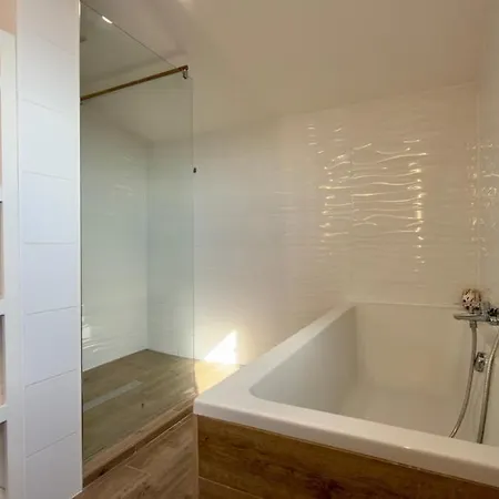 Priestranny S Velkorysym Vyhladom Apartmán *
